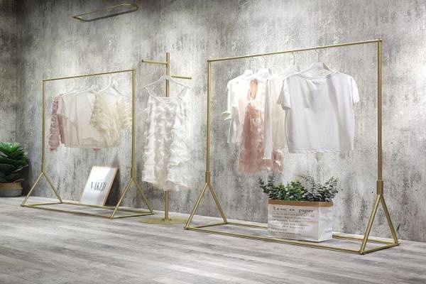 GIÁ TREO SHOP BỊ CONG, LỆCH SAU THỜI GIAN SỬ DỤNG – CÁCH KHẮC PHỤC ĐƠN GIẢN TẠI CHỖ