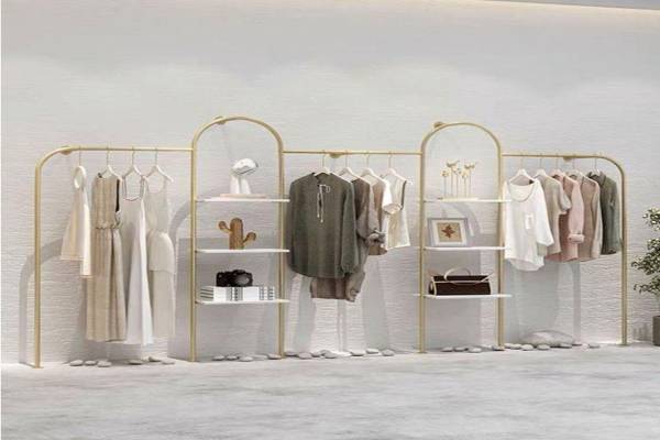 3 SAI LẦM KHI THI CÔNG GIÁ TREO KHIẾN SHOP DỄ CHẬT, RỐI, LÃNG PHÍ KHÔNG GIAN
